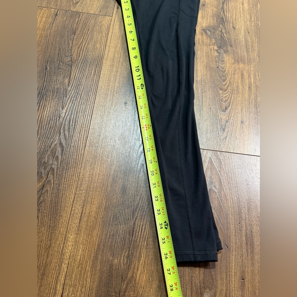Victoria's Secret Black Activewear Leggings Size 4 Pockets High Rise Gold V Logo - Picture 7 of 8